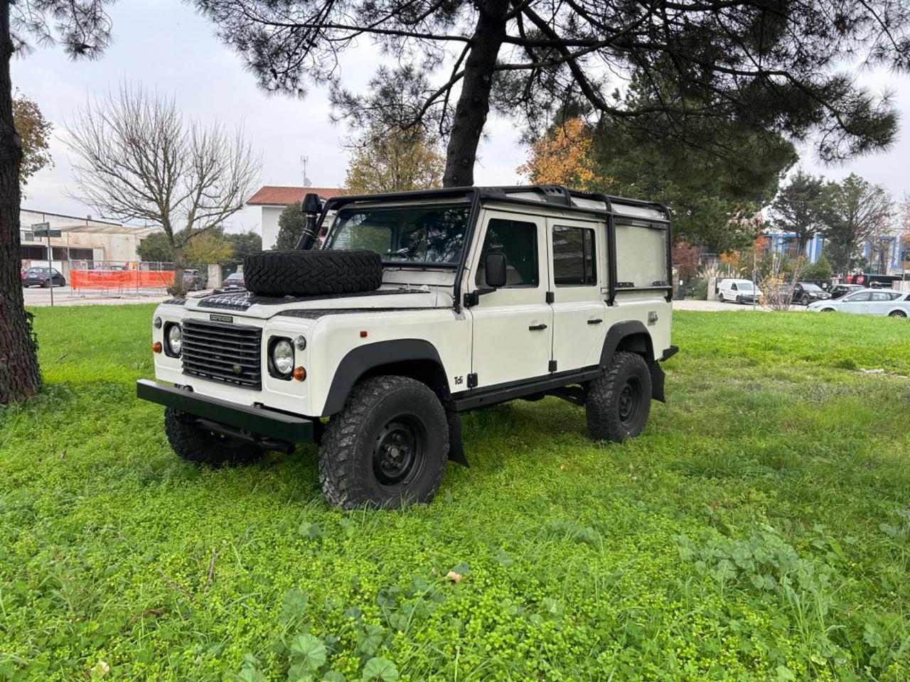 Land Rover Defender Safari