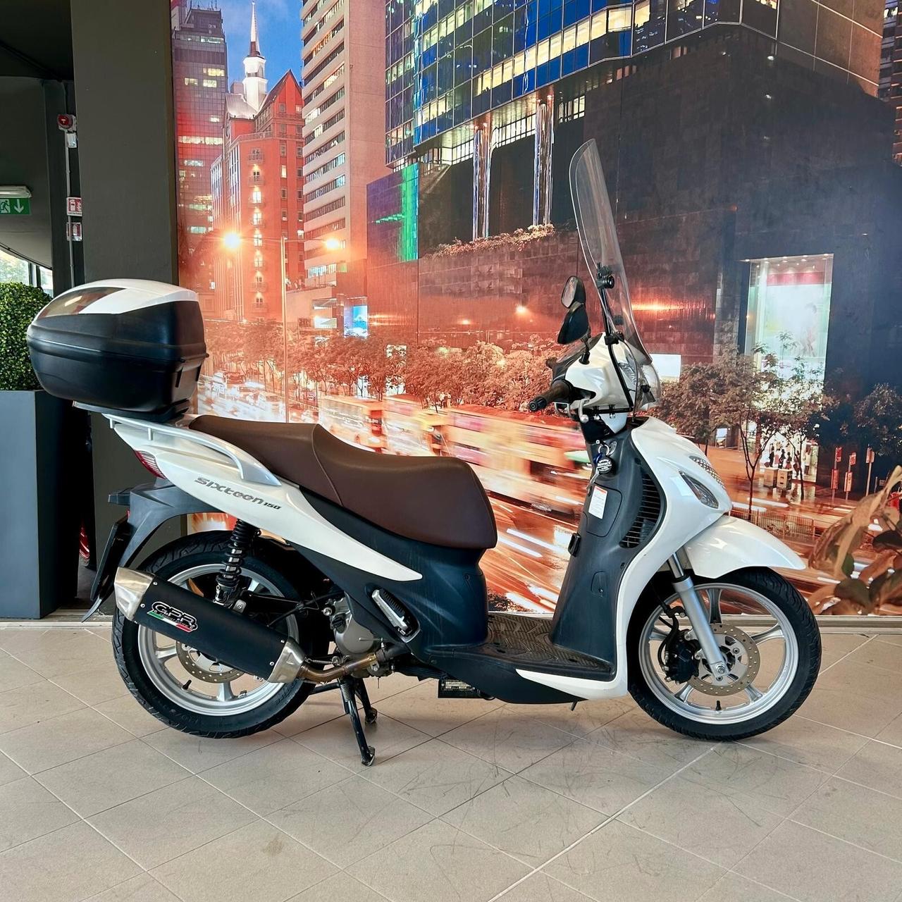 Suzuki Sixteen 200