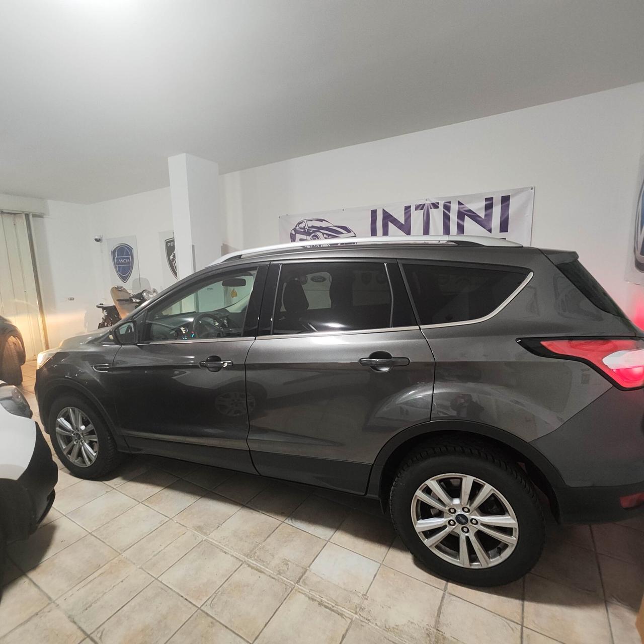 Ford Kuga 1.5 TDCI 120 CV S&S 2WD Powershift Business 12 mesi di garanzia
