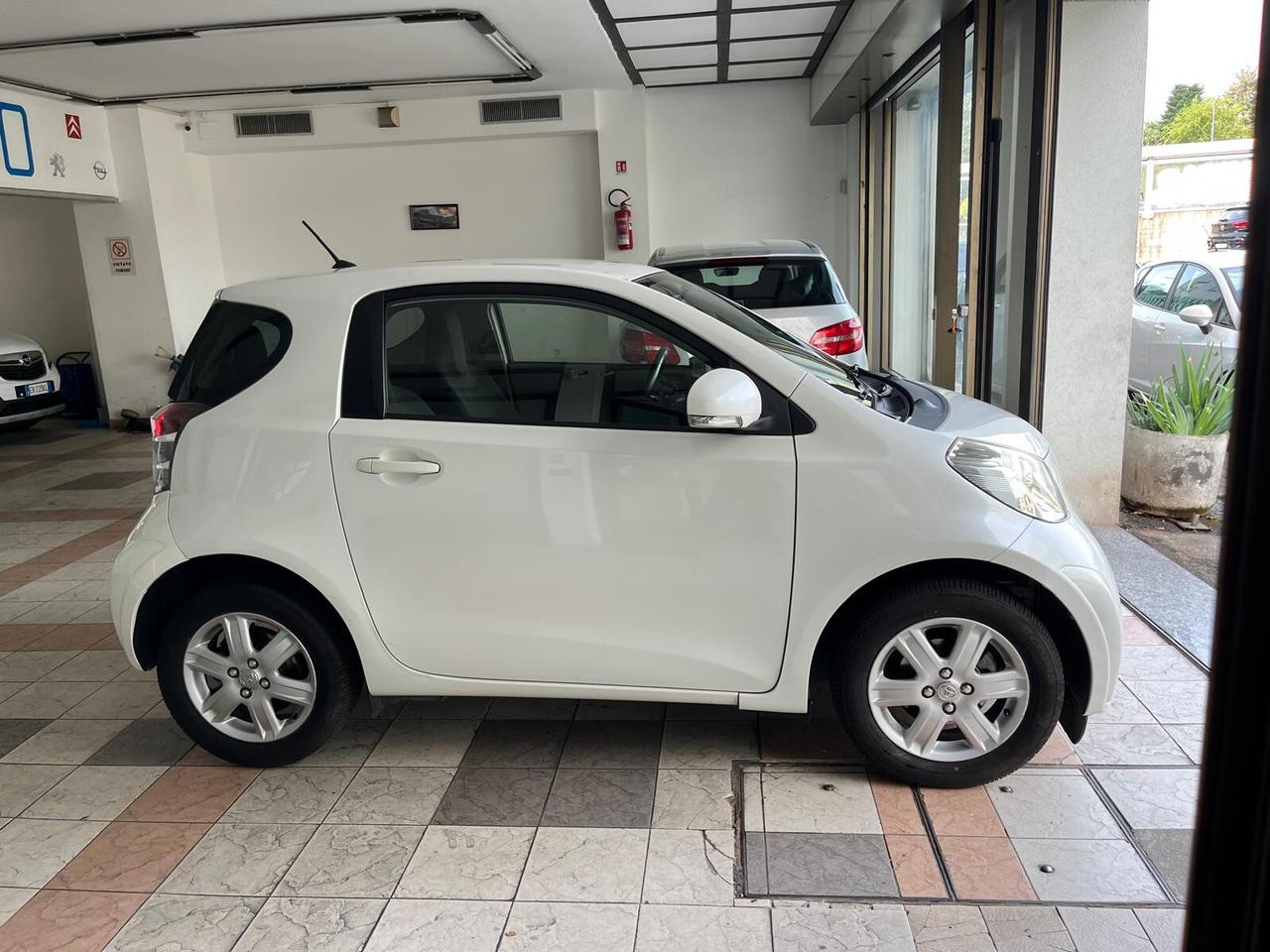 Toyota iQ 1.0