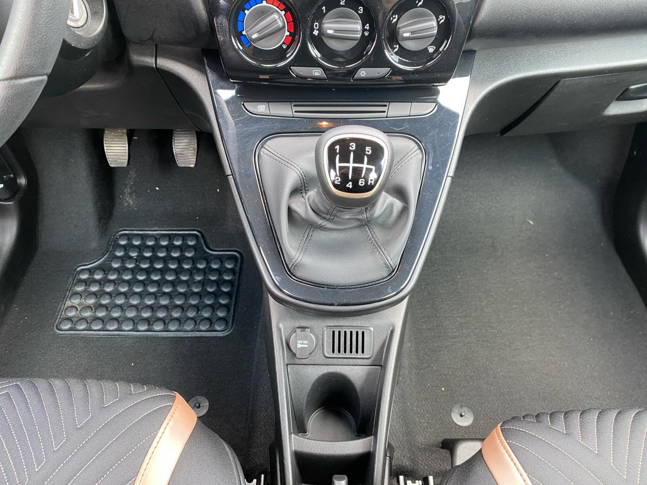 LANCIA Ypsilon III 2021 - Ypsilon 1.0 firefly hybrid Gold s&s 70cv