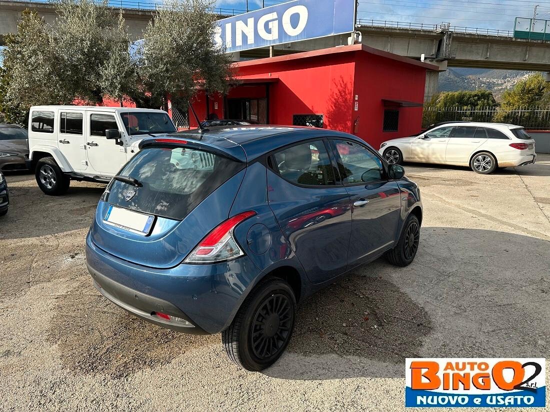 Lancia Ypsilon 0.9 TwinAir 5 porte Metano Ecochic Silver 84CV