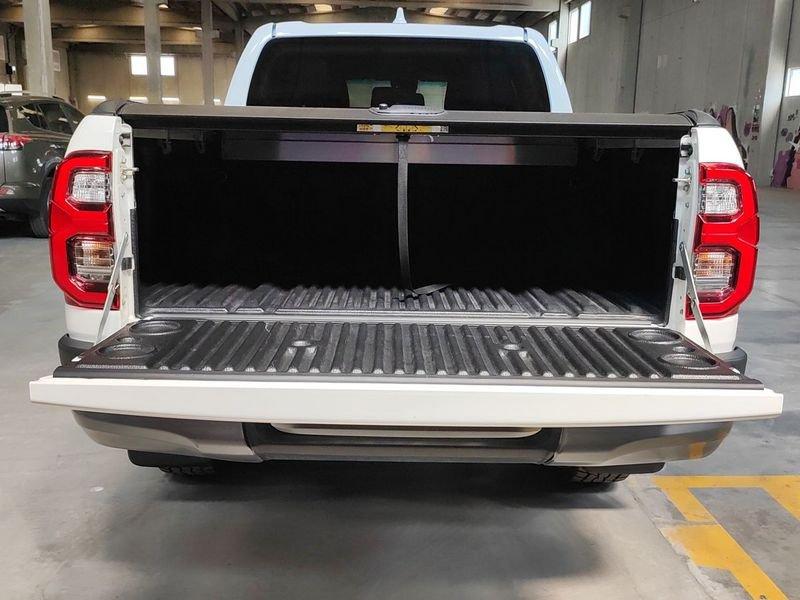 Toyota Hilux Hilux 2.4 D A/T 4WD 4 porte Invincible + CHIUSURA CASSONE SCORREVOLE