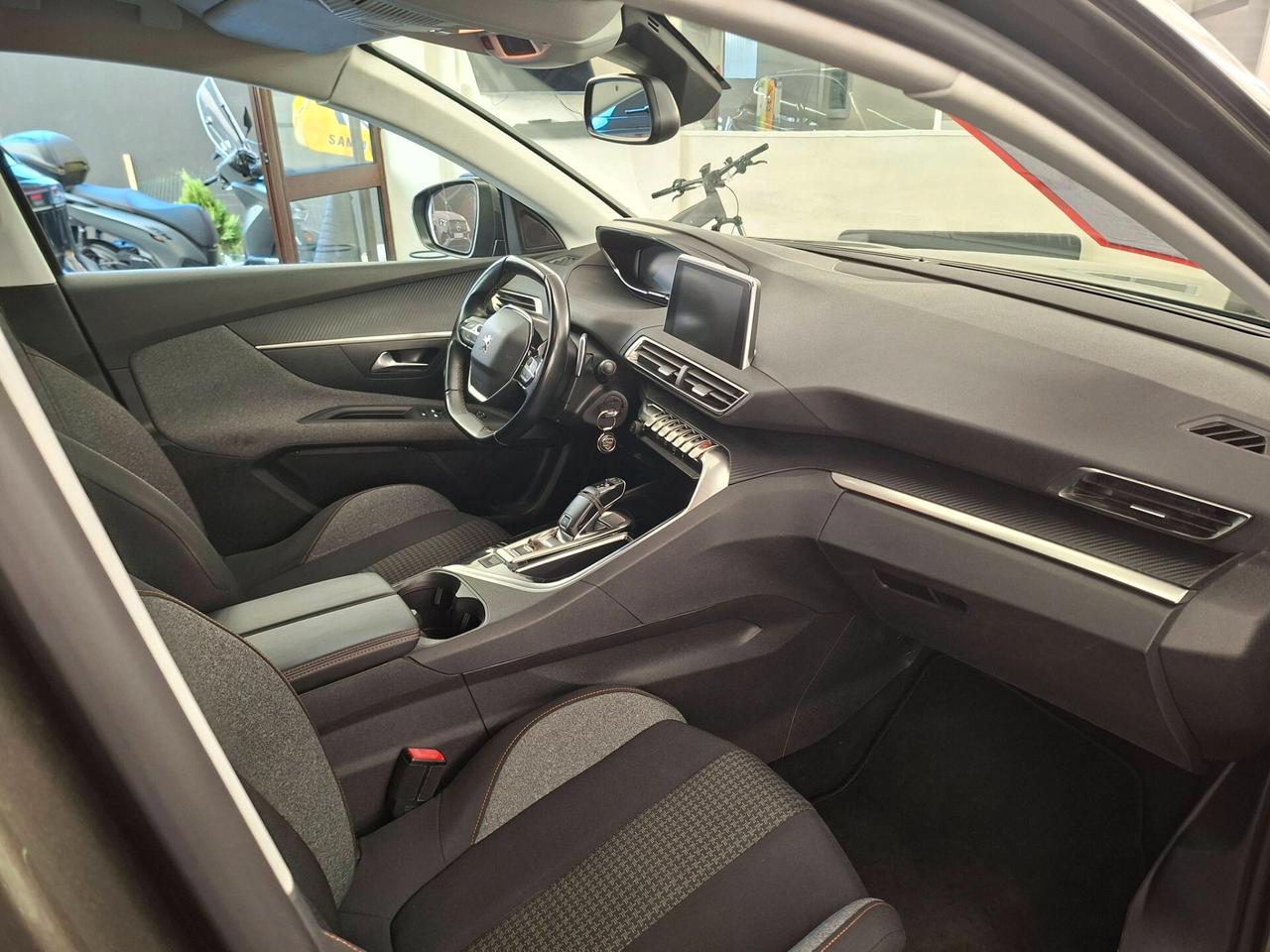 Peugeot 3008 BlueHDi 130 S&S EAT8 Business