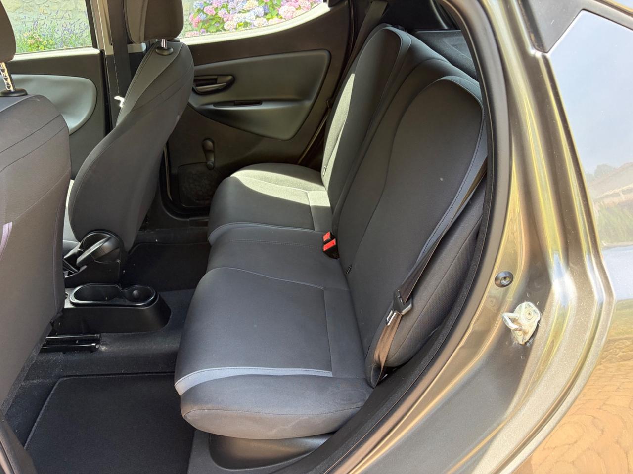 Lancia Ypsilon 1.2 69 CV 5 porte Gold OK NEOPATENTATI