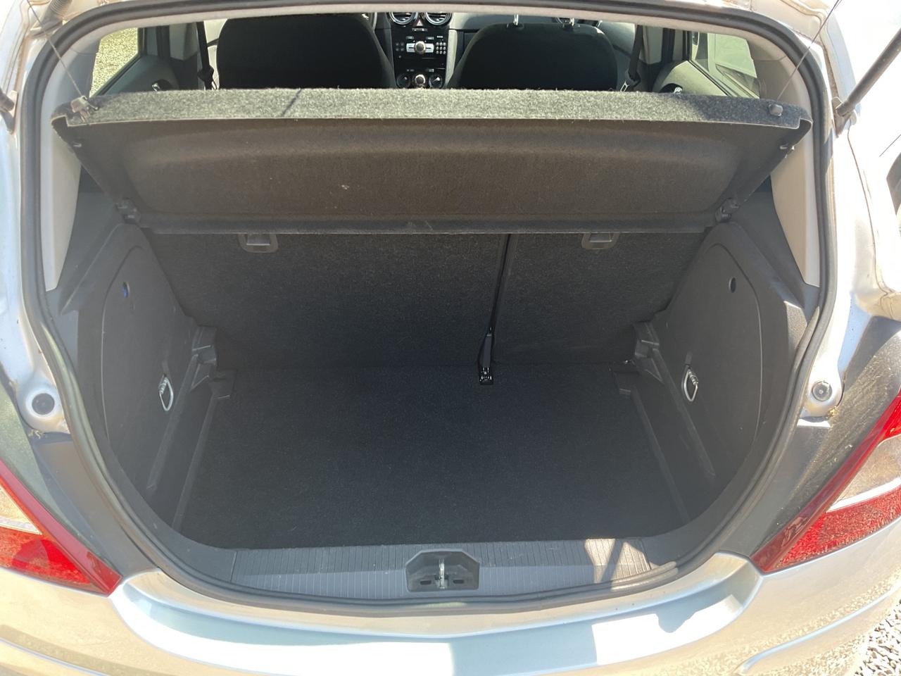 Opel Corsa 1.2 5 porte Cosmo