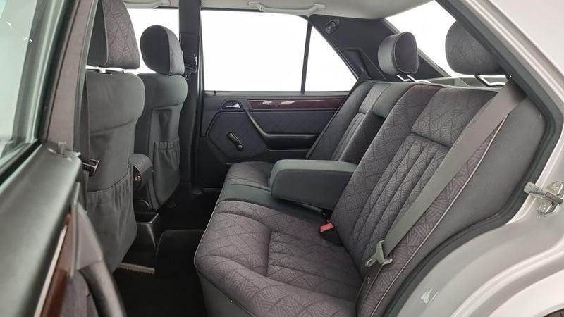 Mercedes-Benz Serie E E 200 cat Elegance ASI