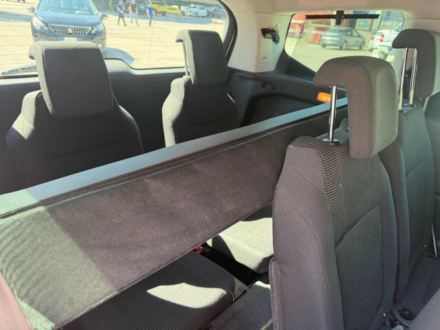 PEUGEOT 5008 1.6 HDi 115CV Allure senza nessun lavoro da fare