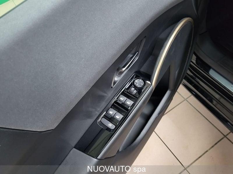 Lancia Ypsilon Hybrid e-DCT LX