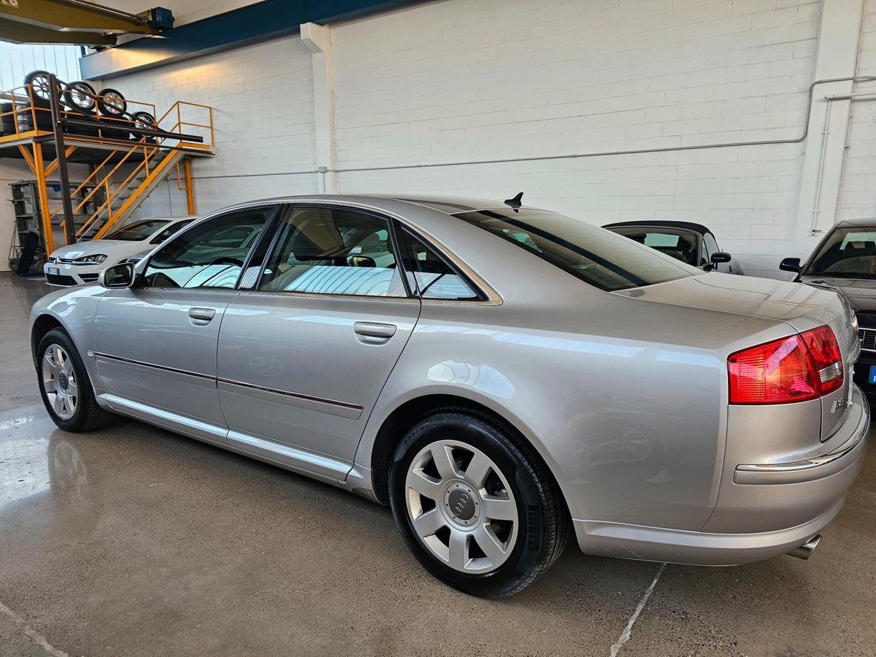 Audi A8 4.2 V8 FSI quattro tiptronic