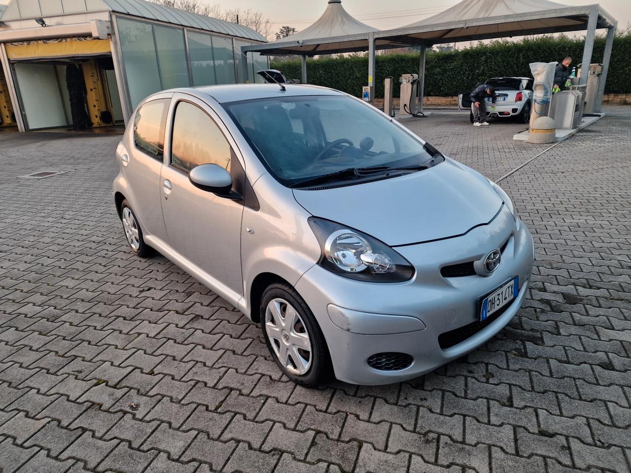 Toyota Aygo 1.0 12V VVT-i 5 porte Sol