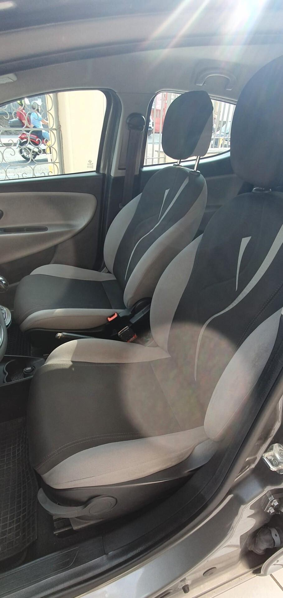 Lancia Ypsilon 1.3 MJT 95 CV Gold