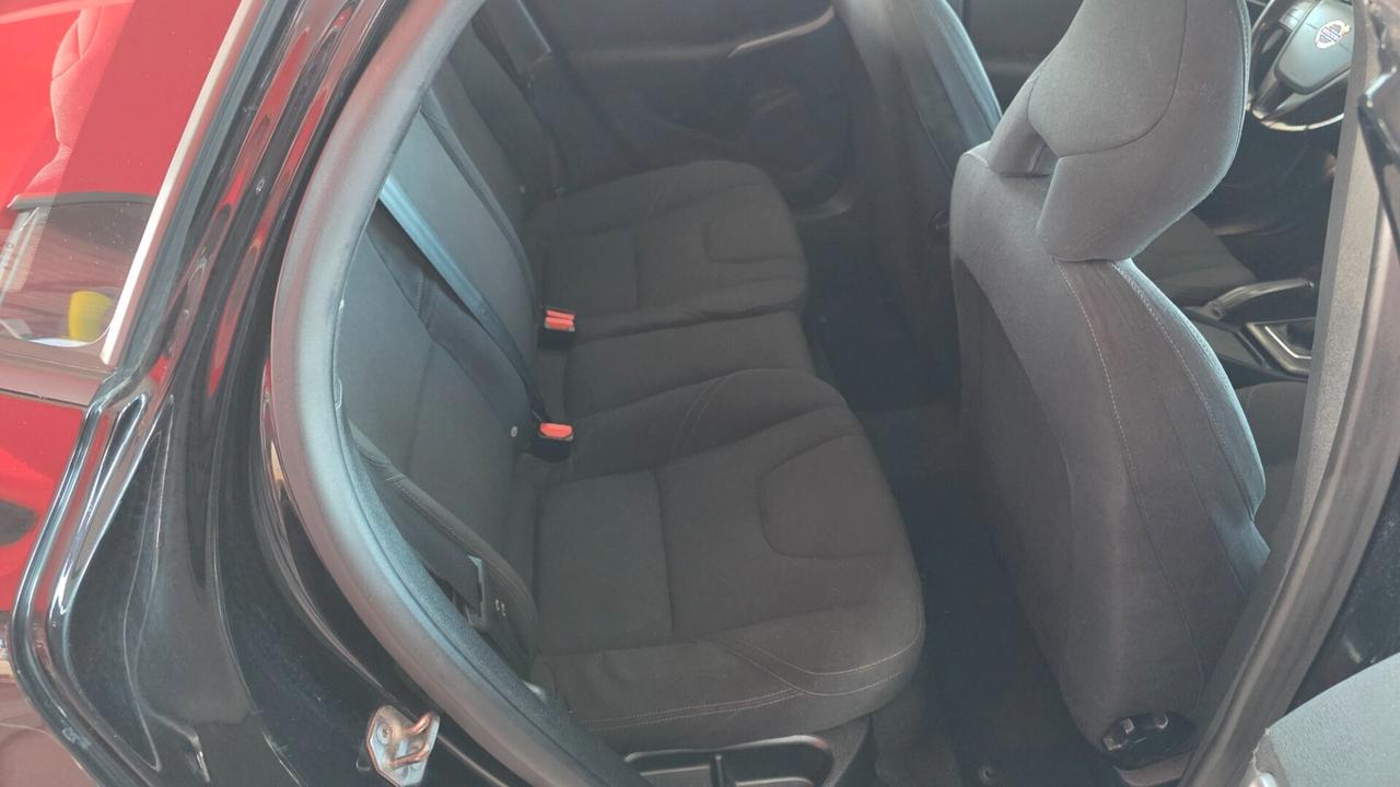 Volvo V40 D2 1.6 summum (84kw)