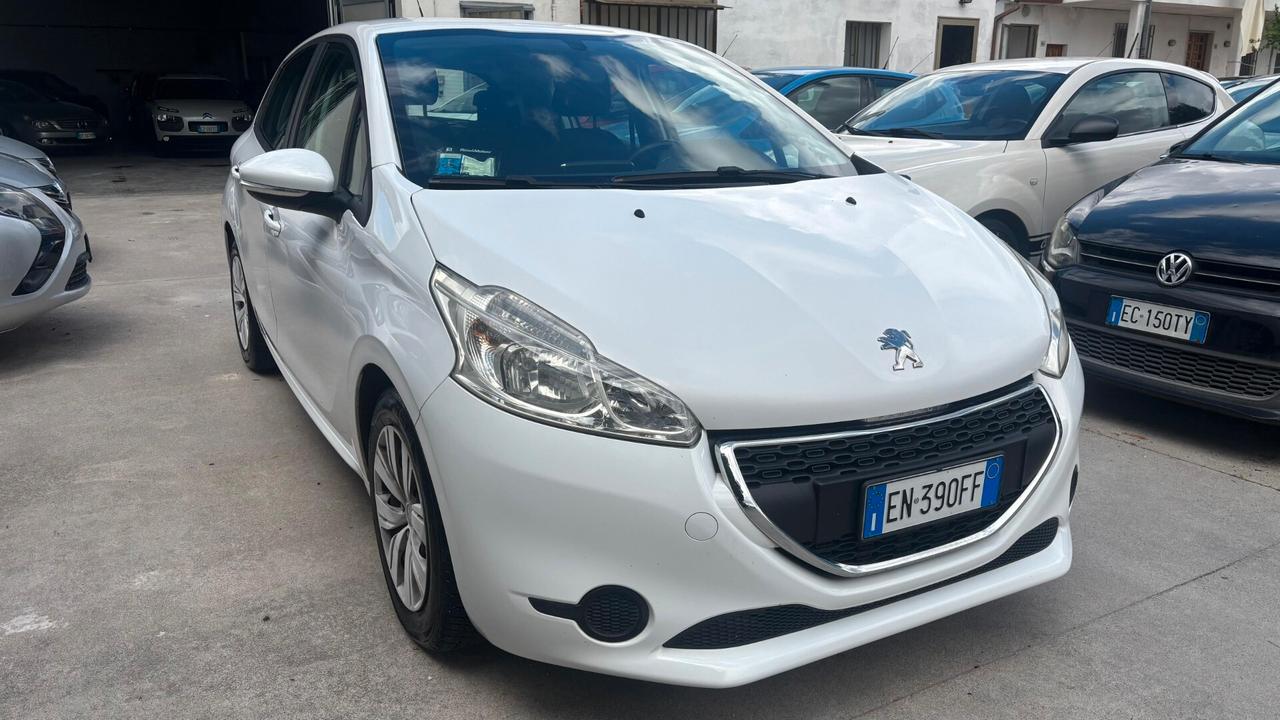 Peugeot 208 1.4 HDi 68 CV 5 porte Mix