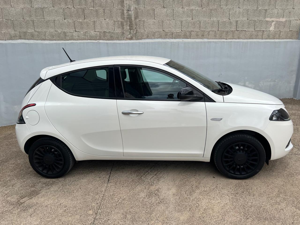 Lancia Ypsilon 1.0 Hybrid Gold | 2022