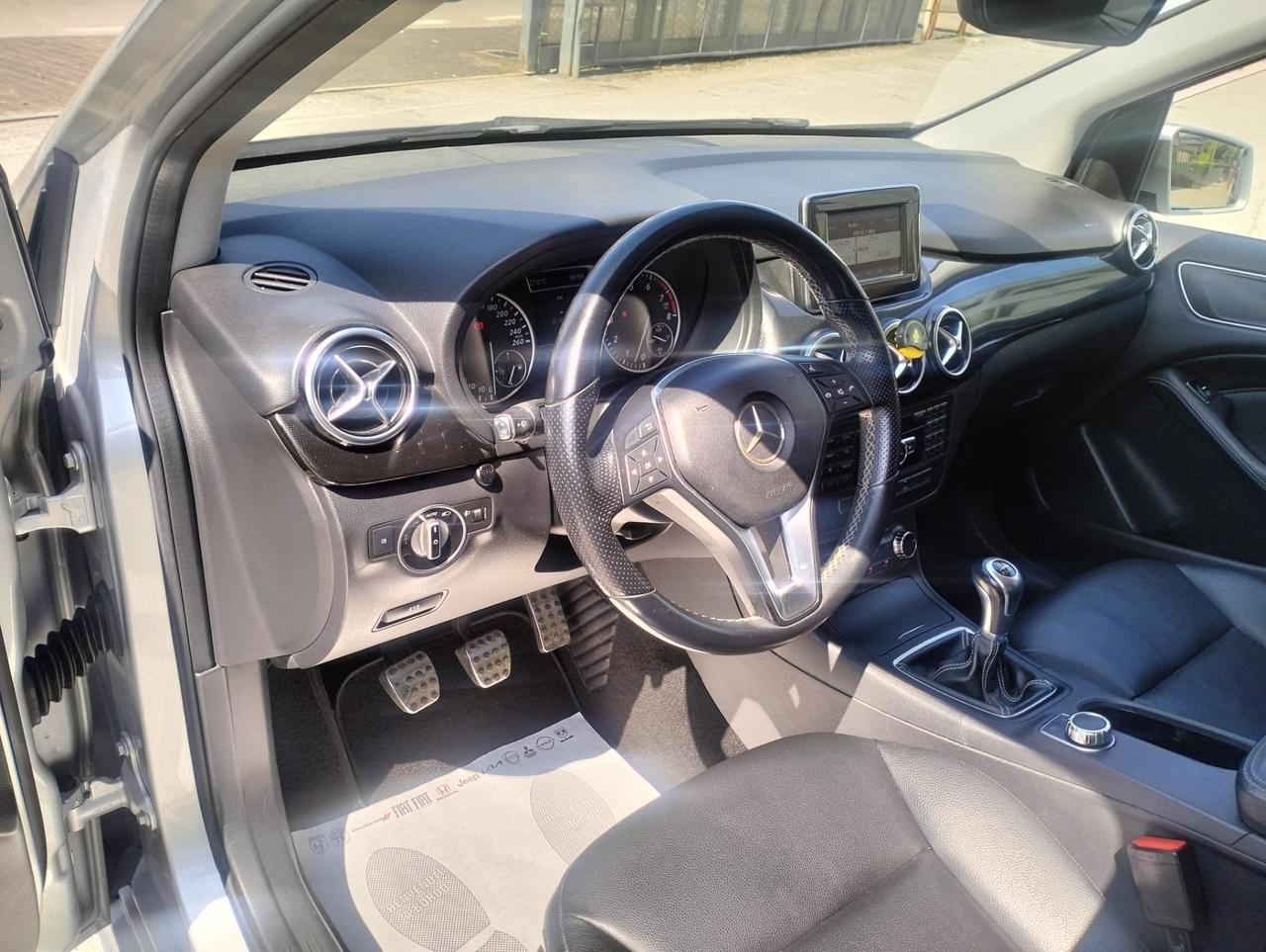 Mercedes-benz B 180 Benz Premium
