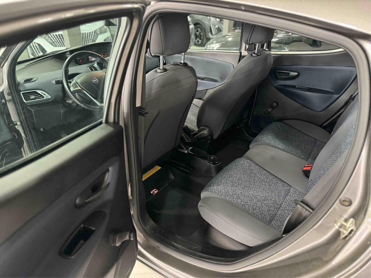 Lancia Ypsilon 1.0 FireFly 5 porte S&S Hybrid Alberta Ferretti