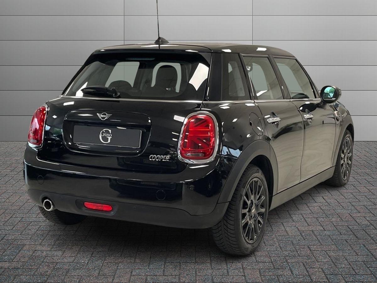 MINI Mini IV F55 2018 5p - Mini 5p 1.5 Cooper Business auto