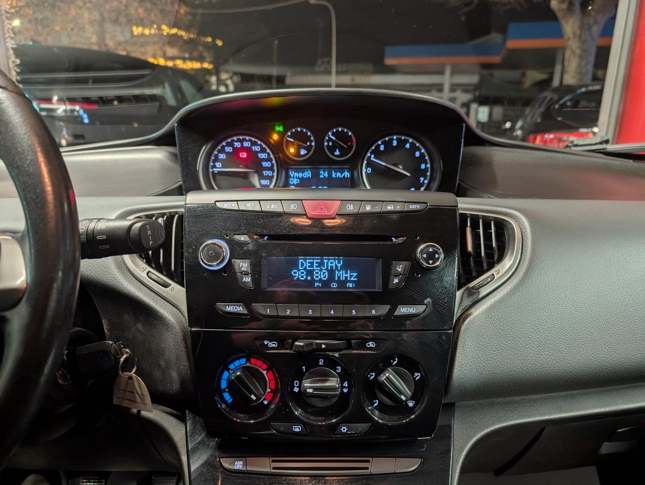 Lancia Ypsilon 0.9 TwinAir 85 CV 5 porte Metano