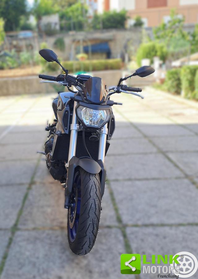 YAMAHA MT-09 .