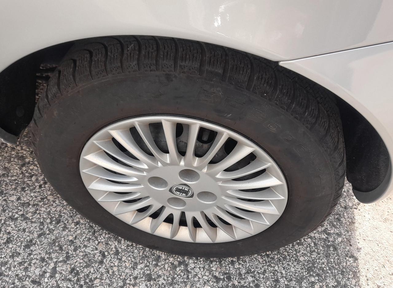 Lancia Ypsilon 1.2 Argento