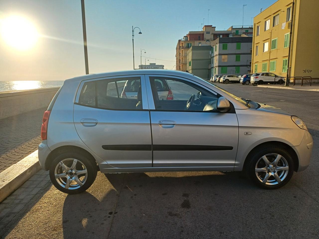 Kia Picanto 1.0 12V 5 porte Urban