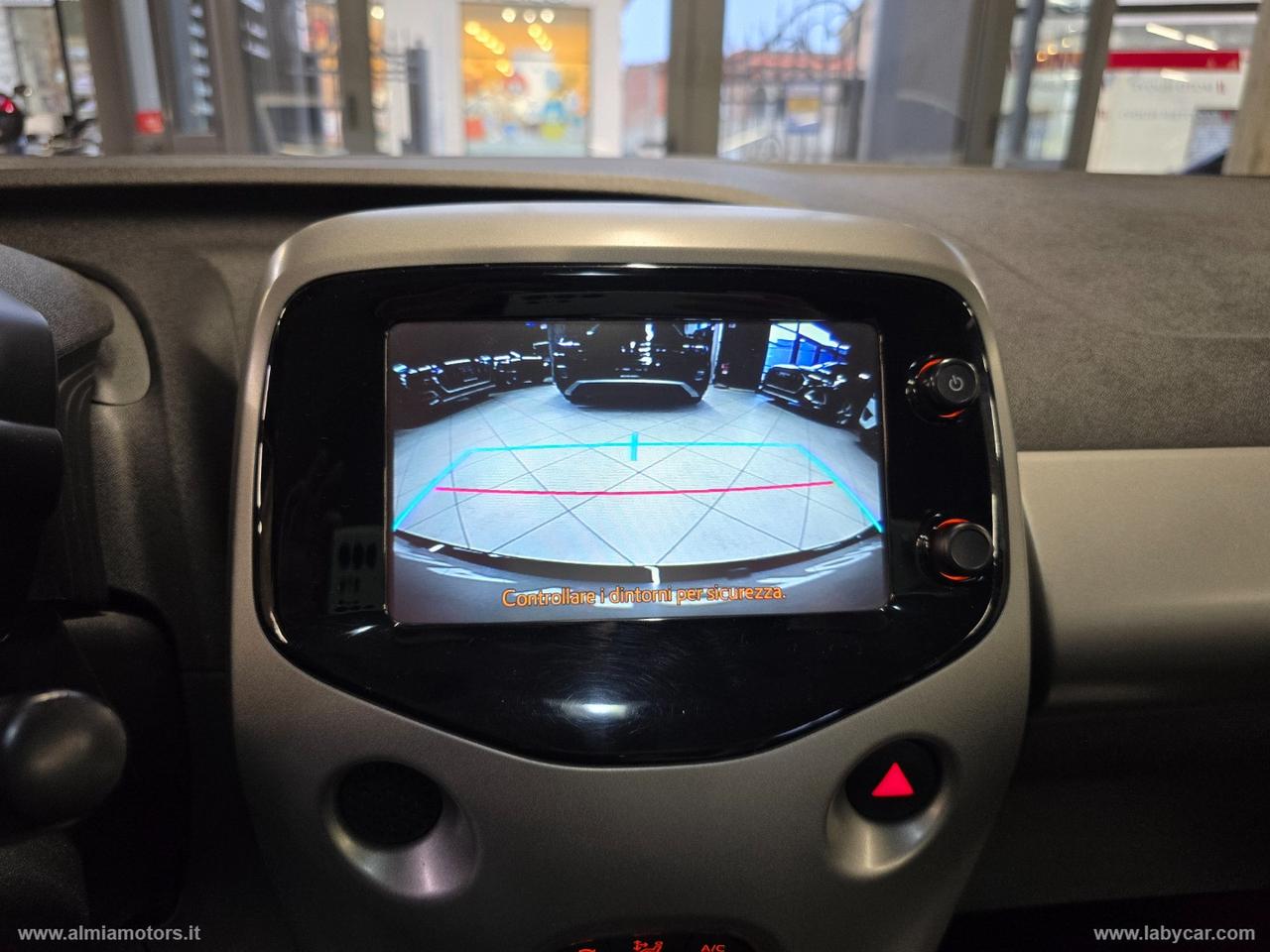 TOYOTA Aygo 1.0 VVT-i 69 CV 5p. x-play TSS