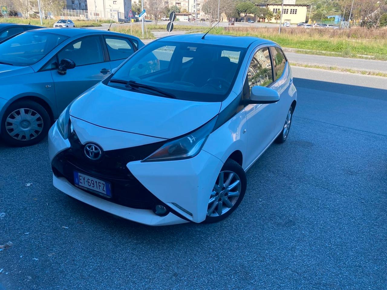 Toyota Aygo 1.0 VVT-i 69 CV 5 porte x-cool