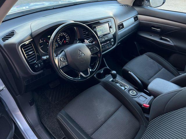 MITSUBISHI Outlander 2.2 DI-D 4WD Instyle 7p.