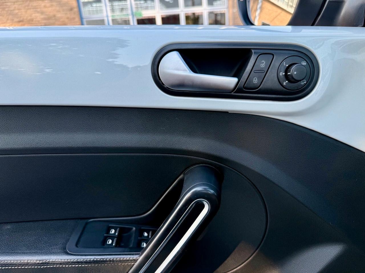 Volkswagen Maggiolino Cabrio 1.6 TDI Design 105cv