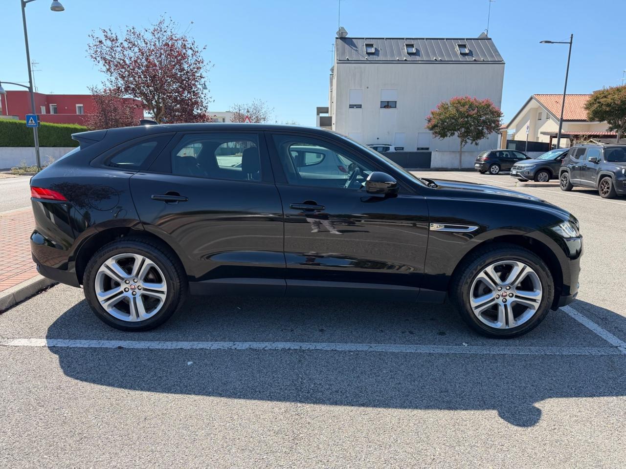 Jaguar F-Pace 2.0 D 180 CV aut. R-Sport
