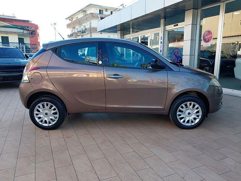 Lancia Ypsilon 0.9 Twinair 85 CV metano Ecochic Gold