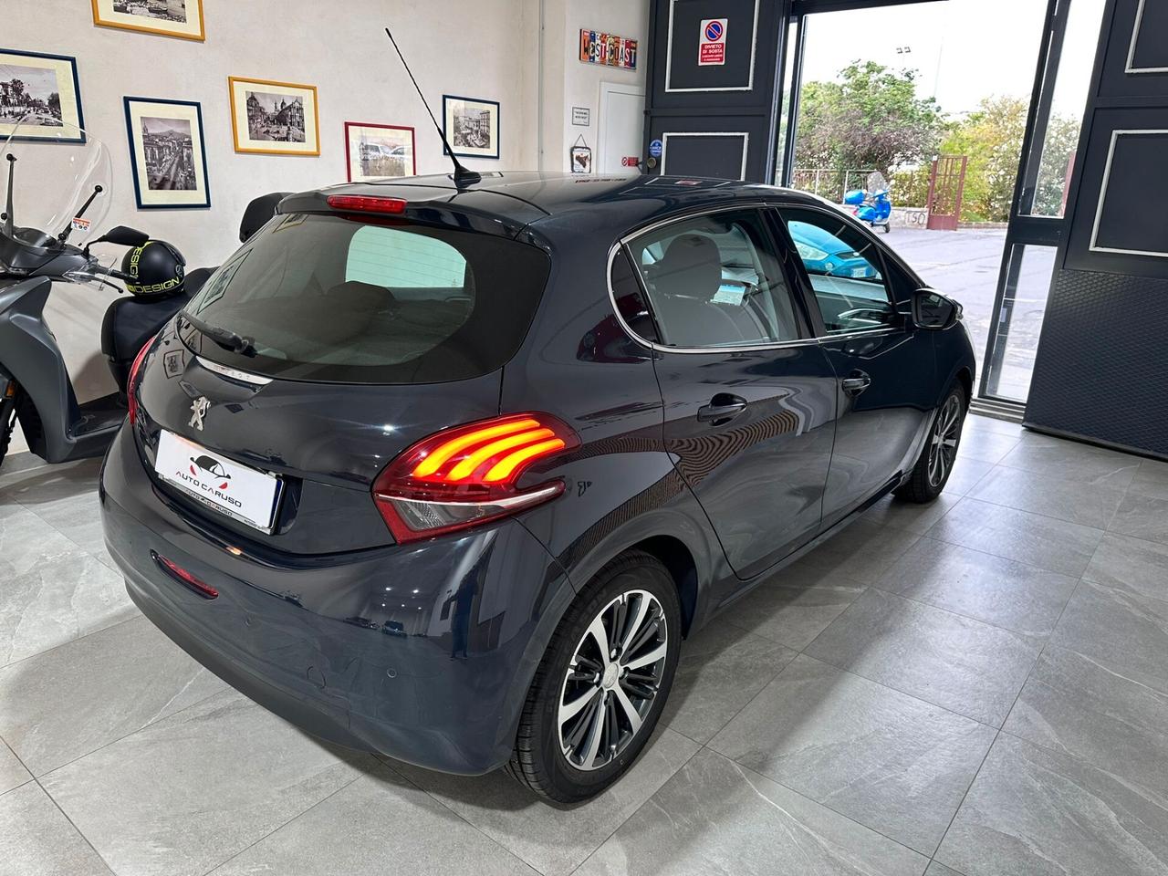 Peugeot 208 BlueHDi Allure - FULL – DA VETRINA – LED – NAVI