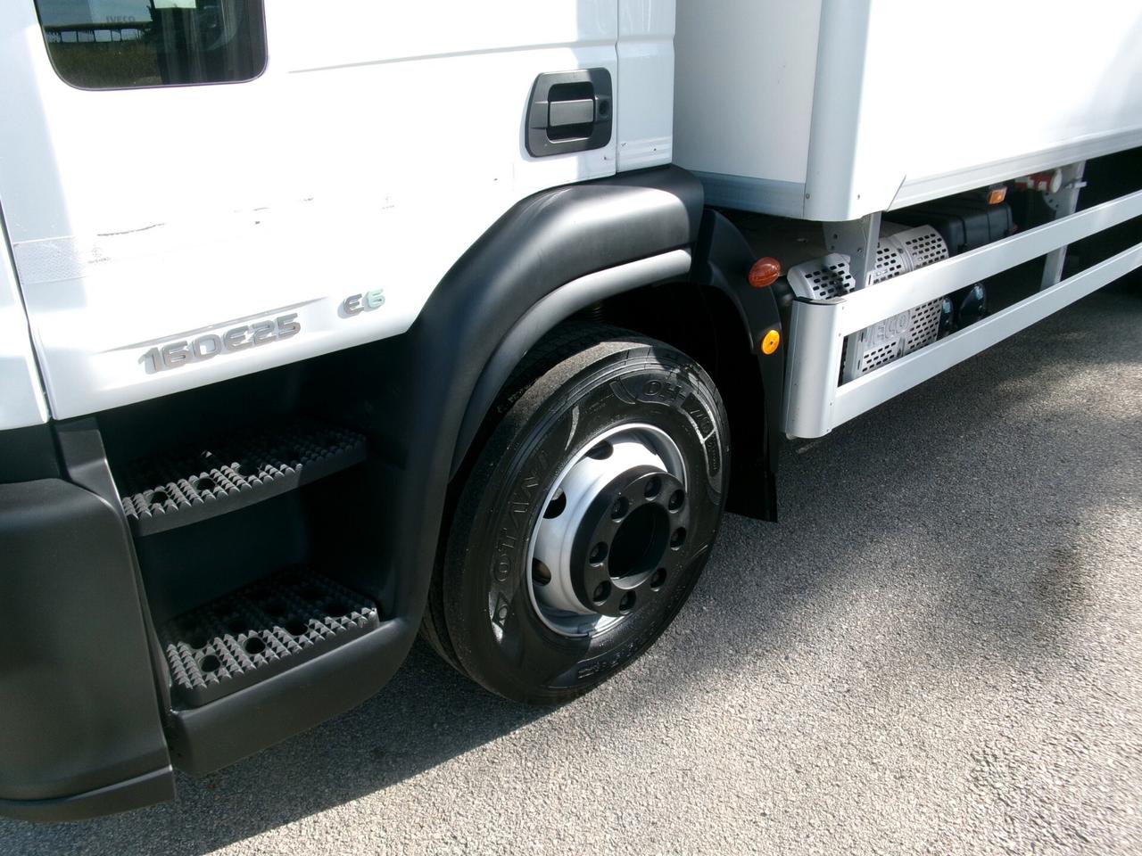 Iveco EUROCARGO 160-25 EURO 6 FRIGO ATP FNAX 06/2029 17 PEDANE
