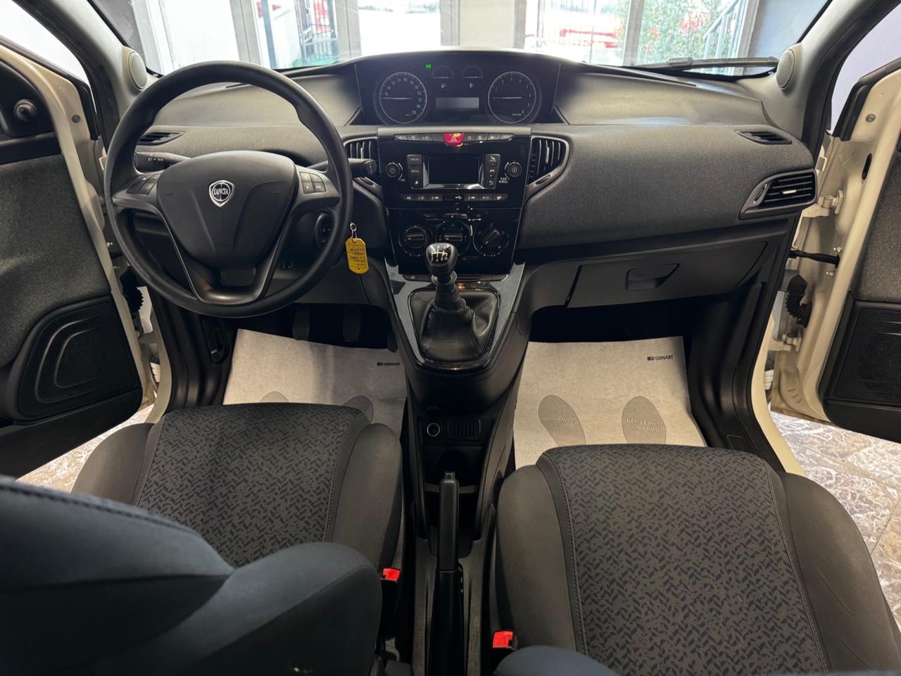 Lancia Ypsilon 1.0 FireFly 5 porte S&S Hybrid Ecochic Silver