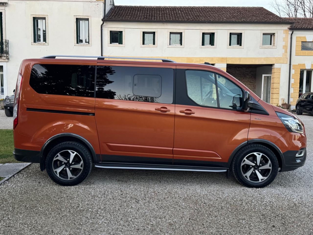Ford Tourneo Custom 320 2.0 EcoBlue 170CV aut. PL Active