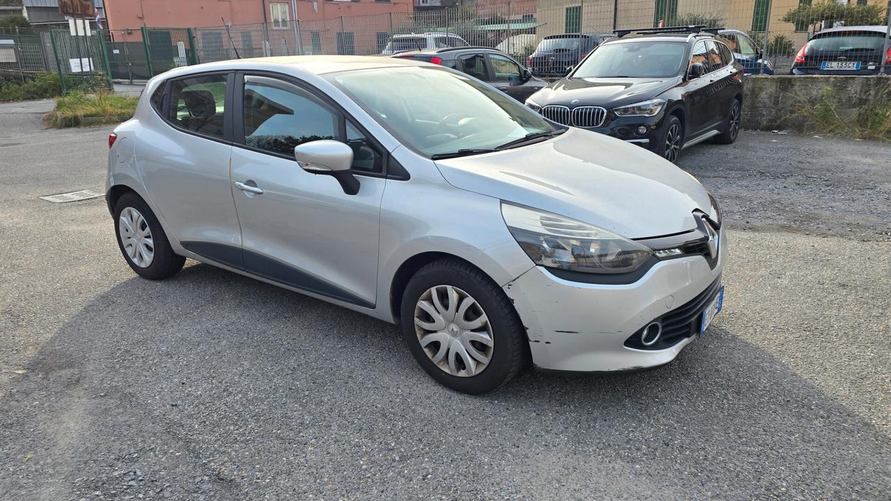 Renault Clio 1.2 75CV 5 porte Costume National