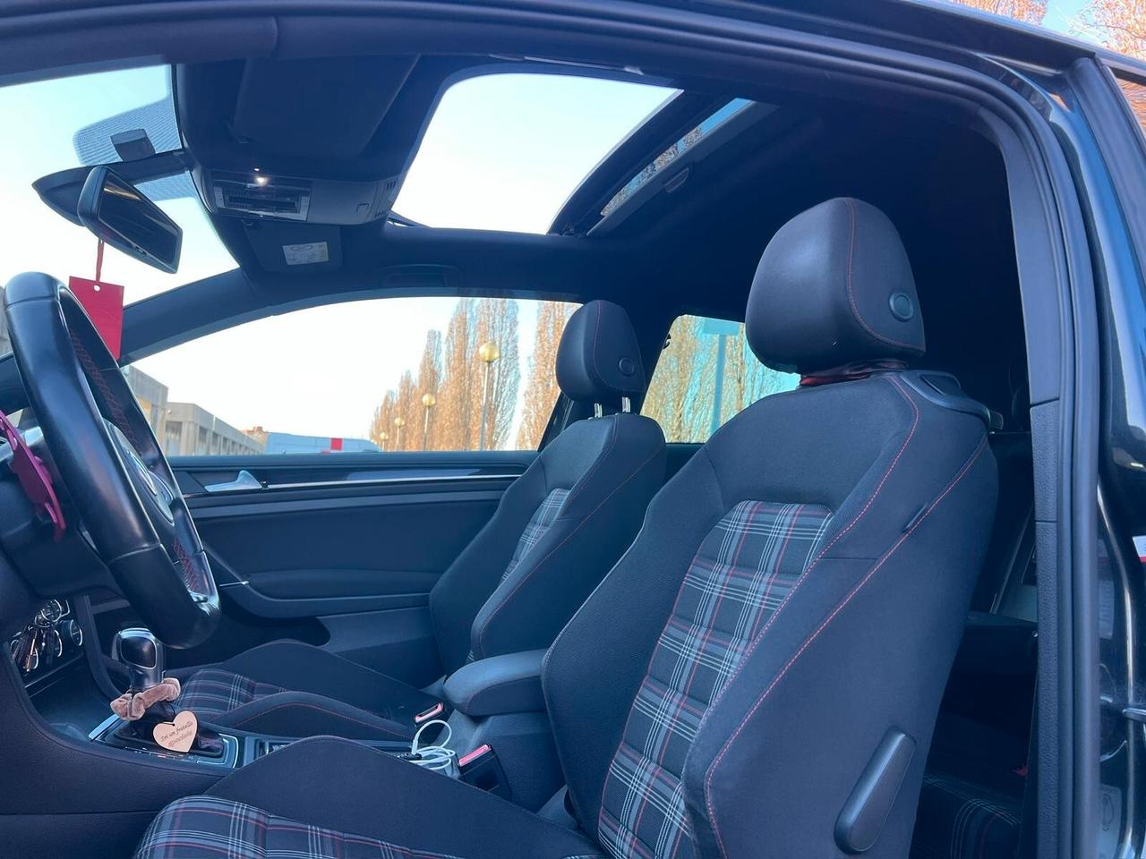 Volkswagen Golf GTI Performance 2.0 TSI DSG 3p. 230CV