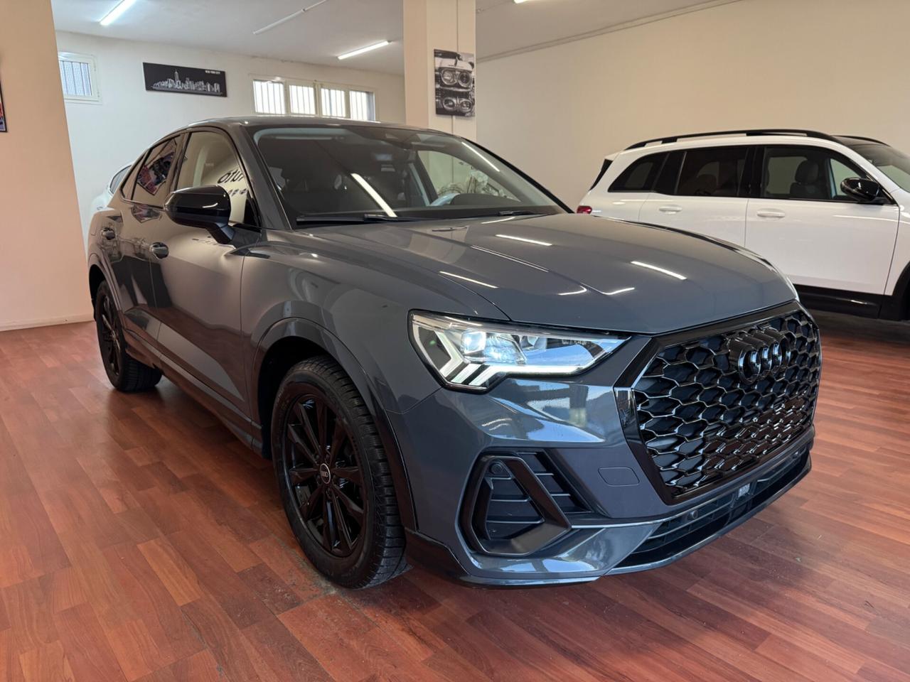 AUDI Q3 SPB 35 TDI S TRONIC IDENTITY BLACK - MY21