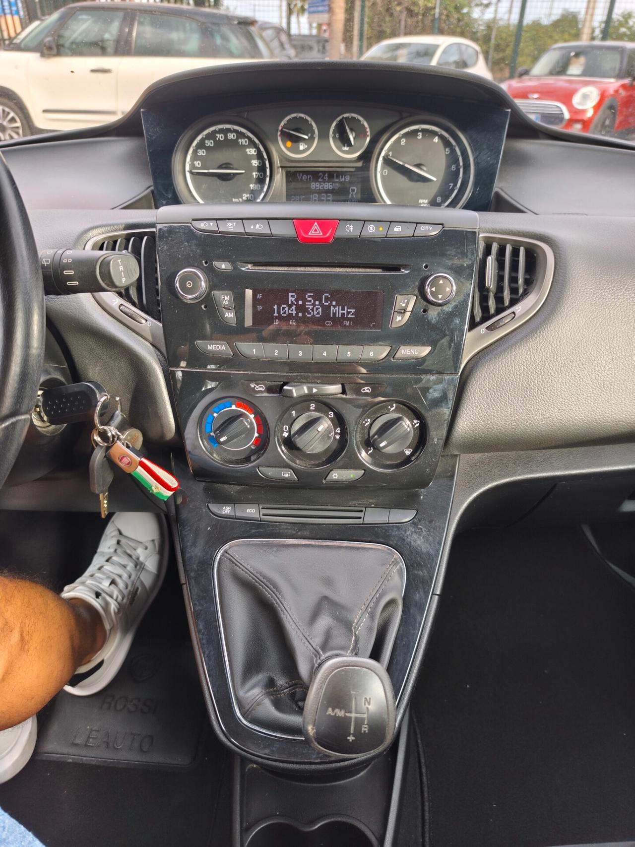 Lancia Ypsilon 0.9 TwinAir 85 CV 5 porte S&S DFN Gold