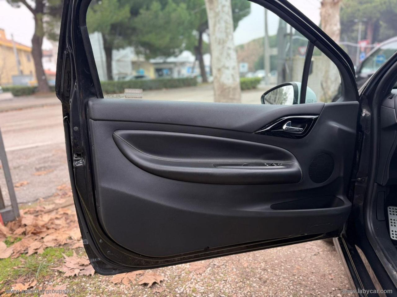 DS AUTOMOBILES DS 3 1.6 THP 155 Just Black