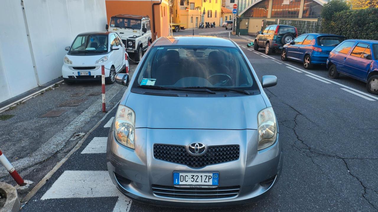 Toyota Yaris 1.0 5 porte Sol