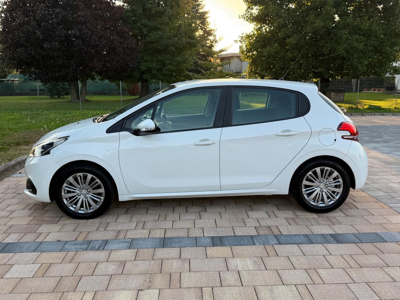 Peugeot 208 PureTech 100 Stop&Start 5 porte Allure