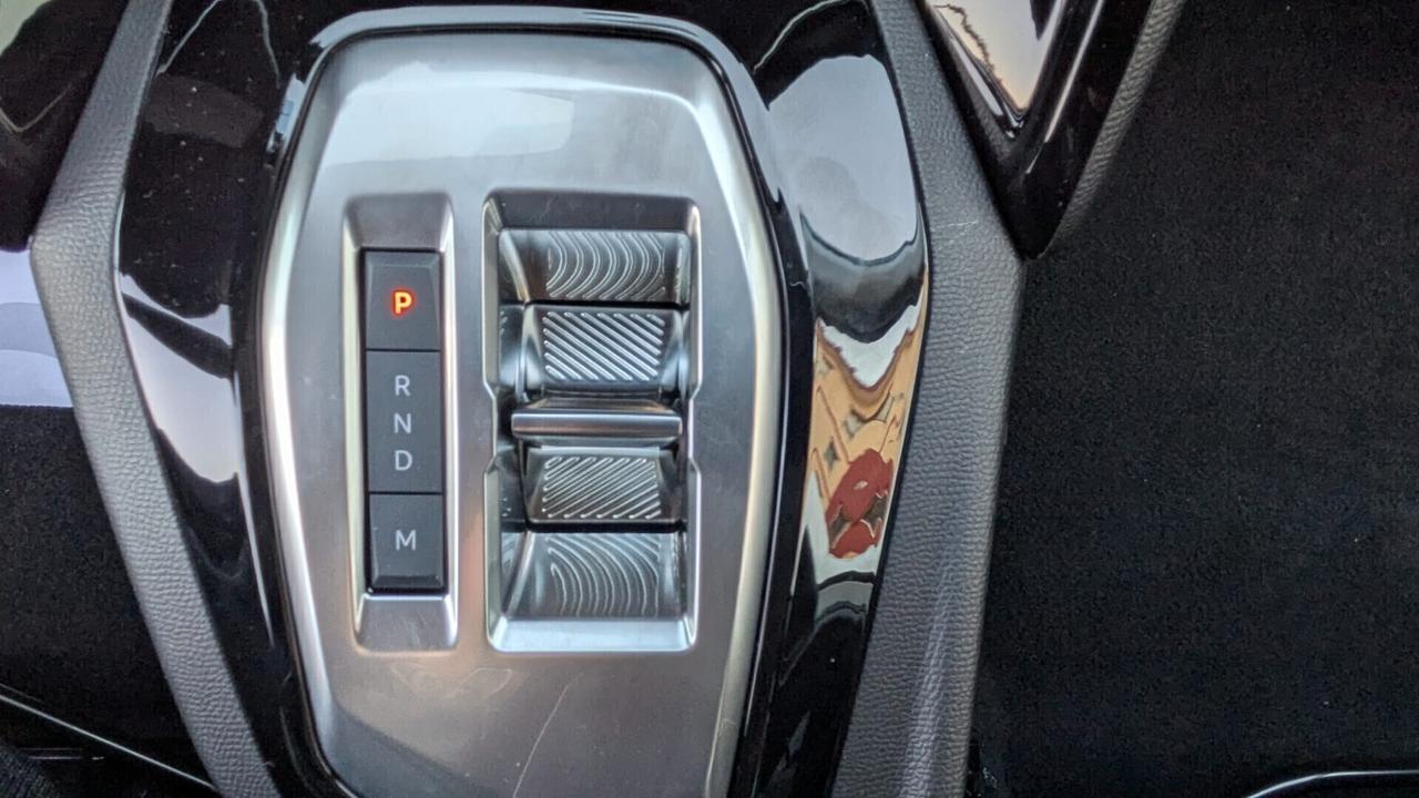 Peugeot 208 Hybrid 100 e-DCS6 BUSINESS