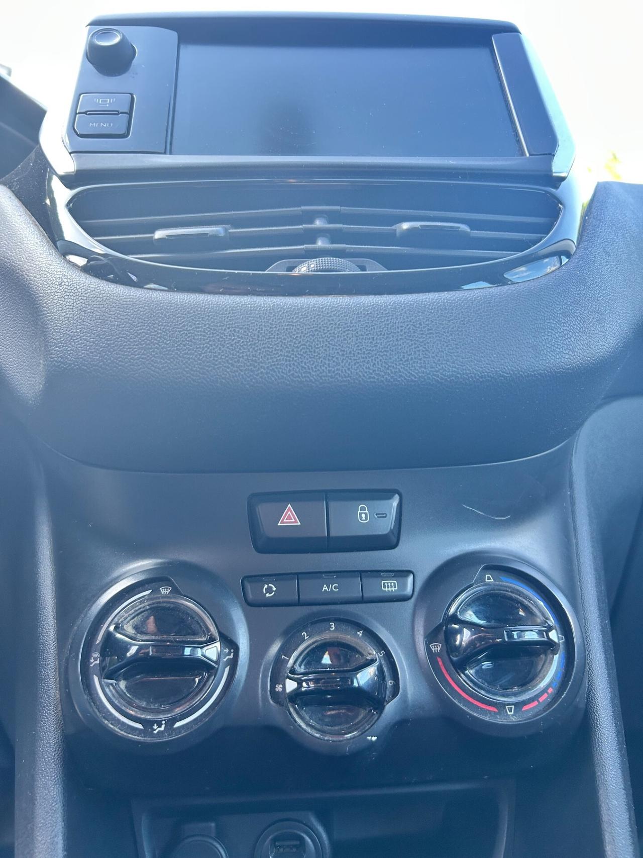 Peugeot 208 1.4 HDi 68 CV 5 porte Allure