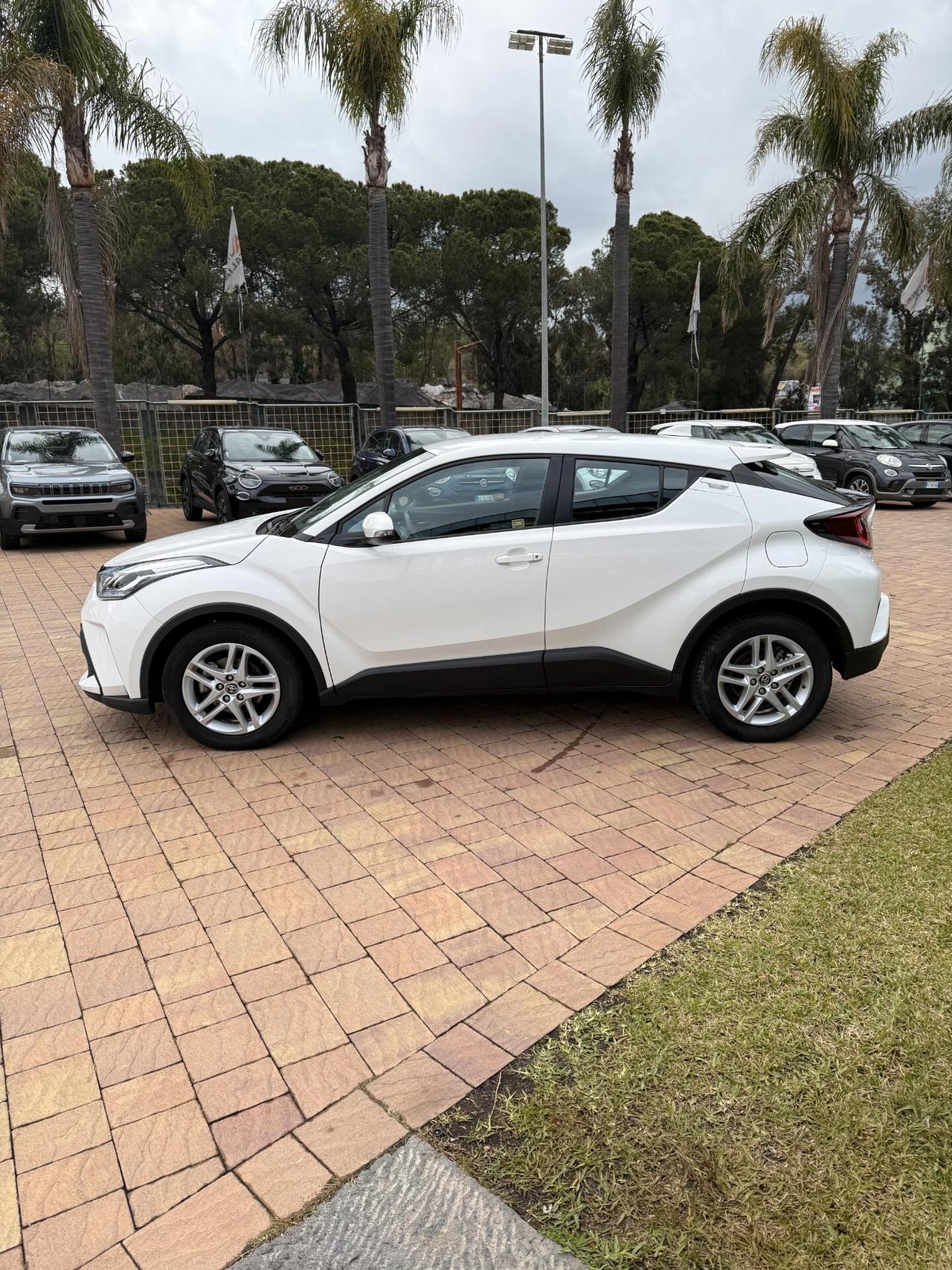 Toyota C-HR 1.8 Hybrid E-CVT Business