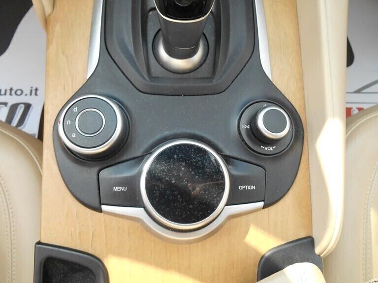 Alfa Romeo Giulia 2.2 Turbodiesel 210 CV AT8 AWD Q4 Veloce