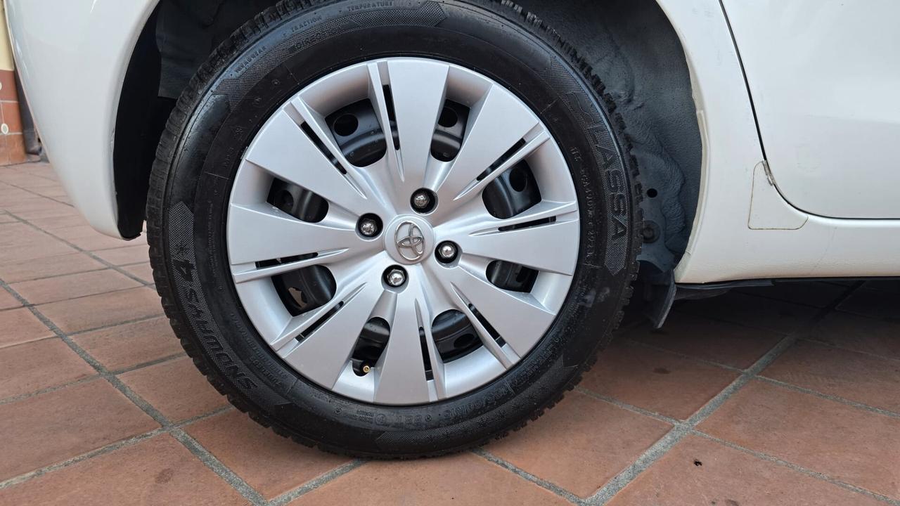 Toyota Yaris 1.0 5 porte Now