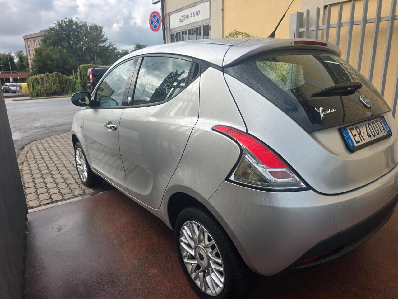 Lancia Ypsilon 0.9 TwinAir 85 CV 5 porte Metano Ecochic Gold