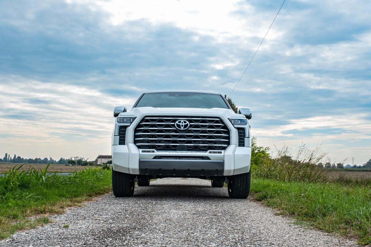 Toyota Tundra Crew 3.5L v6 Twin Turbo 4x4 HYBRID CAPSTONE